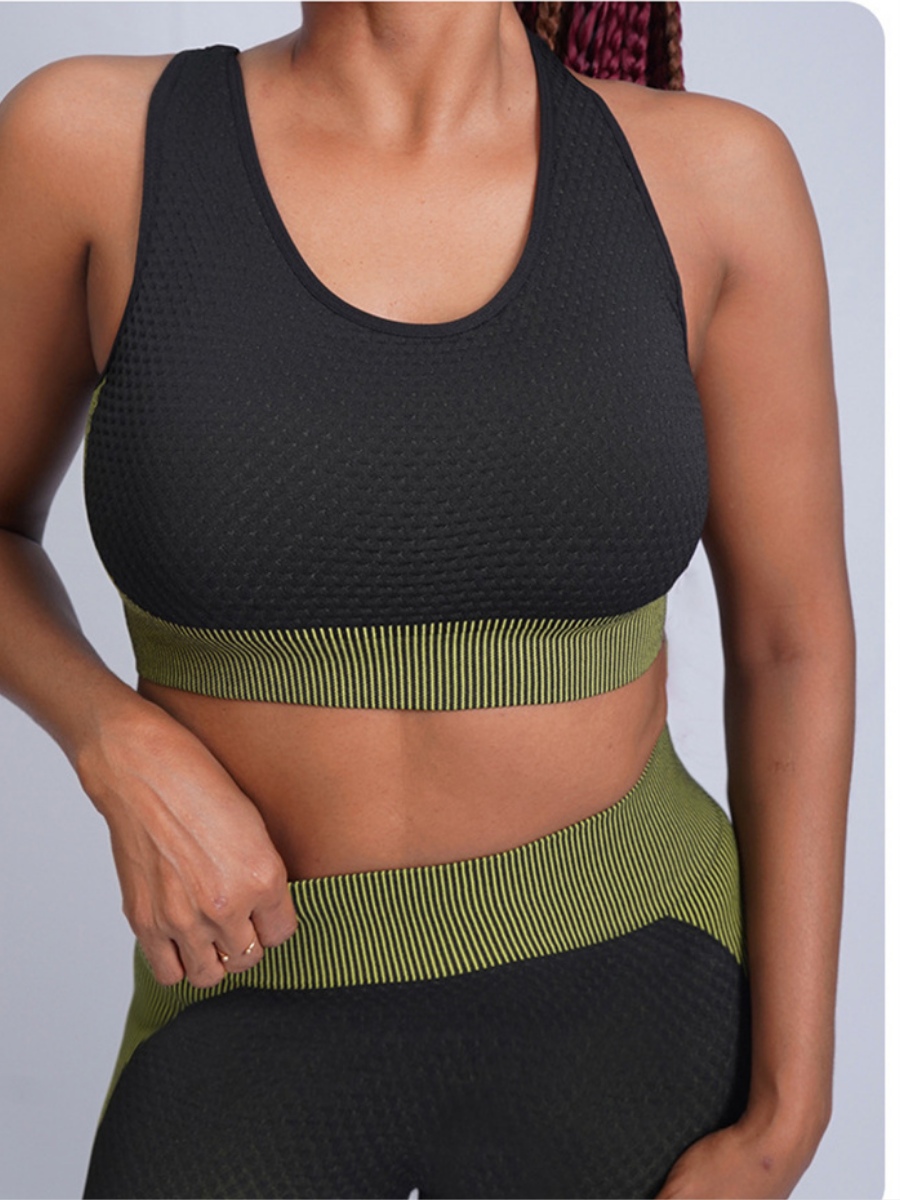 Black sports bra matching workout activewear athletic set crisscross supportive underwear, Activewear, activewear sets, sports bra, workout clothes for women, sweat-wicking, high compression, cellulite smoothing, seamless, workout wear, gym wear, athletic outfits, nike, under armour, adidas, puma, champion, bombshell activewear, gymshark women, Girlfriend Collective, lululemon, Alo Yoga, Bandier, Athleta, Athletica, Fabletics, Revenge body, Aqua, Black, green.